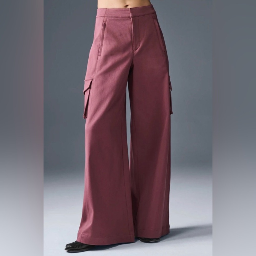 ALO Show Off Cargo Wide Leg Trouser (Regular) -
Burgundy Truffle